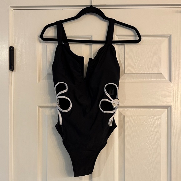 NWT Seamoly  Swimsuit with White Accents - Picture 4 of 8